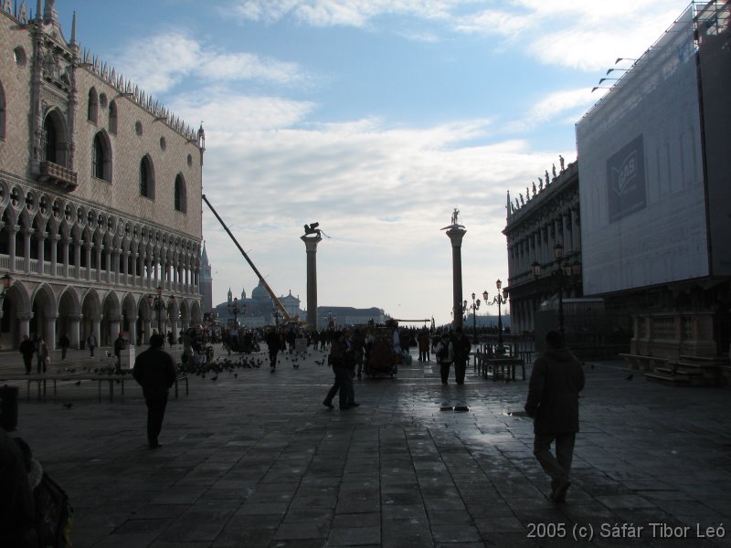 IMG_2658 A Szent Mrk trrl kilts a Canale di San Marco csatornra. Balra a hercegi palota, jobbra a Sansovino knyvtr.