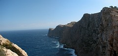 IMG_3673-IMG_3674_S_S Cap de Formentor - a világító torony a leghátsó sziklán.